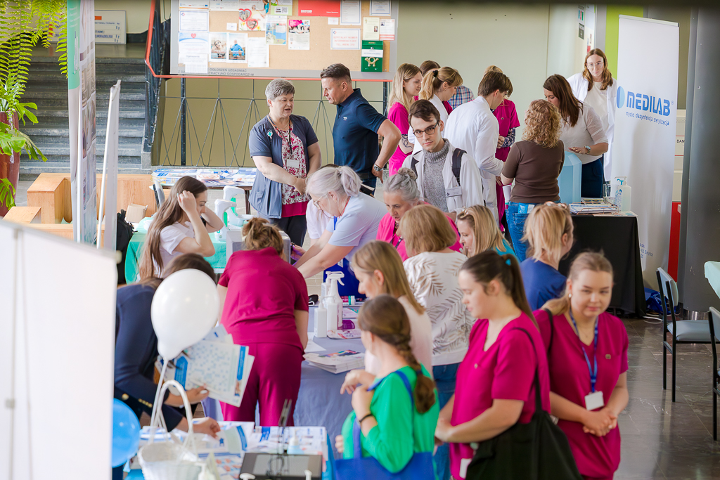 Darmowe porady ekspertów w holu głównym. Zapraszamy na Światowy Dzień Adherencji